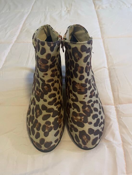 Unbranded Shoes - Women’s Leopard Boots Size 8